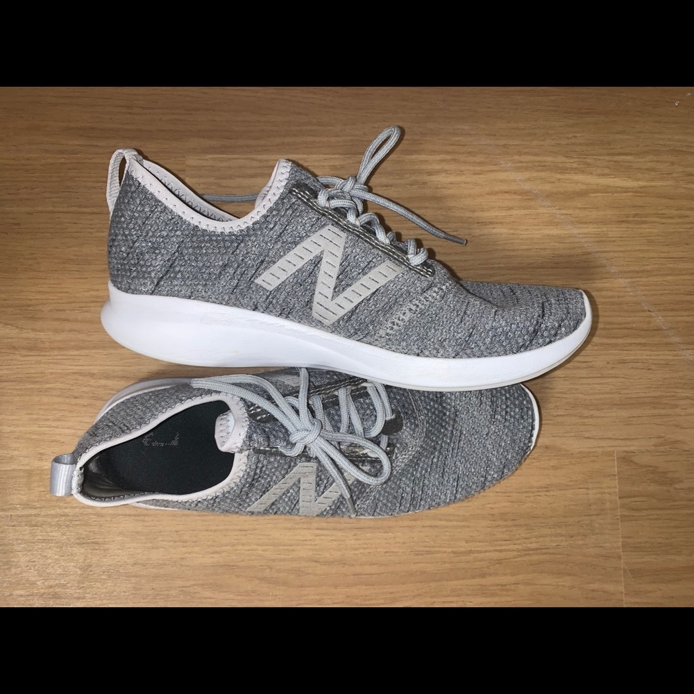 new balance sneakers in almost perfect condition